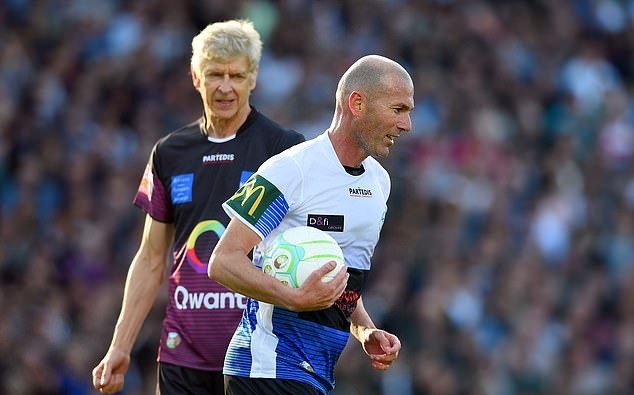 Wenger dùng kỹ năng vượt qua sự truy cản của Zidane - Bóng Đá