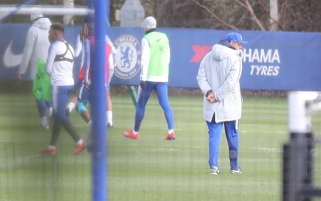 Sau giông bão, Sarri vẫn 'bình yên vô sự' trên sân tập Chelsea - Bóng Đá