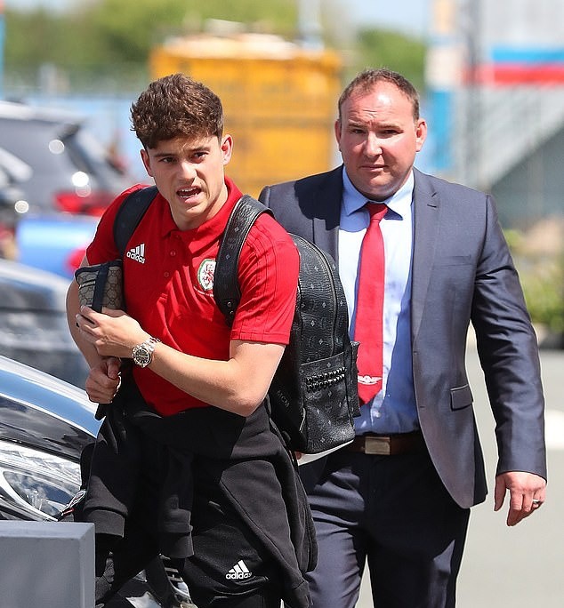 Daniel James lộ diện sau khi kiểm tra y tế - Bóng Đá