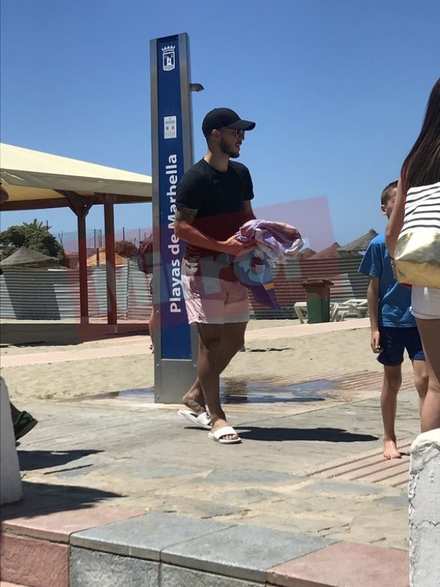 NÓNG! Hazard đã cầm áo Real Madrid - Bóng Đá