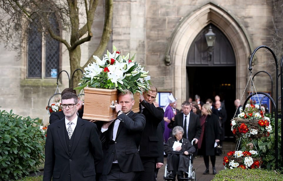 Nhiều danh thủ tề tựu lễ tang Gordon Banks - Bóng Đá