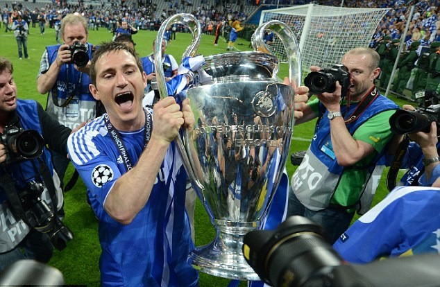 XONG! Có mặt ở London, Lampard sắp thay thế Sarri - Bóng Đá
