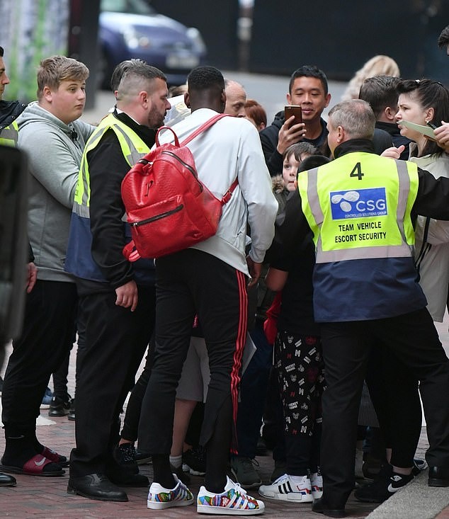 Pogba khiến CĐV Man Utd sướng phát điên chỉ bằng 1 hành động - Bóng Đá
