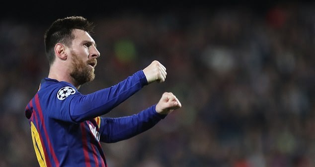 Một mình Messi trong vòng vây Van Dijk và 2, 3 cầu thủ Liverpool - Bóng Đá