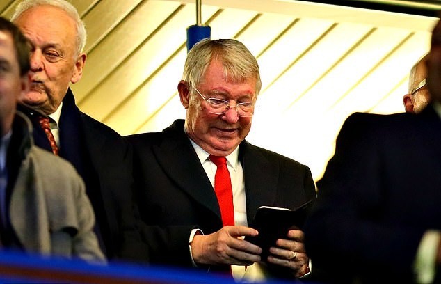 Trên khán đài, Sir Alex phản ứng ra sao khi M.U đè bẹp Chelsea? - Bóng Đá