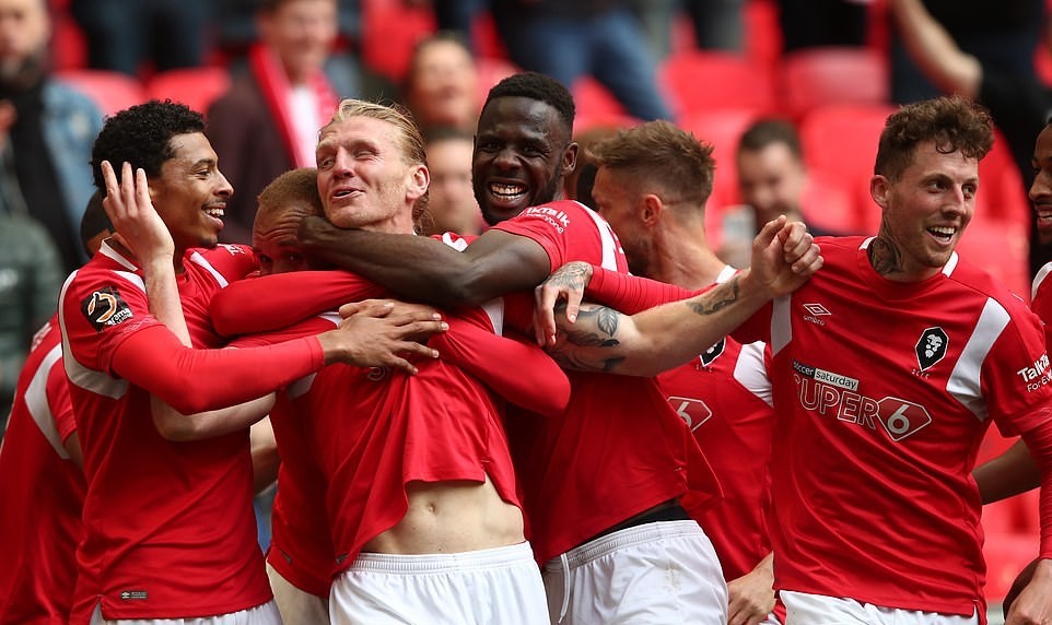 'Class of 92' của Man Utd hái quả ngọt với Salford City - Bóng Đá
