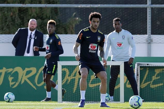 Cạnh tranh với Ederson, Allison khá nghiêm túc trên sân tập Brazil - Bóng Đá