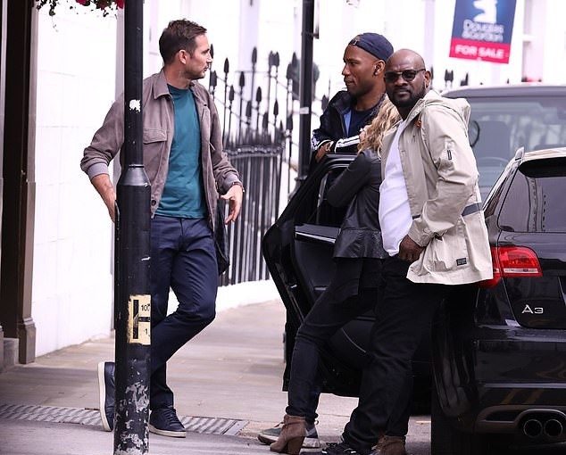 XONG! Có mặt ở London, Lampard sắp thay thế Sarri - Bóng Đá