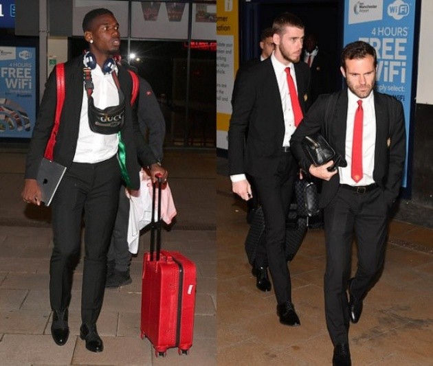 Ảnh Man Utd trở về từ Barcelona - Bóng Đá