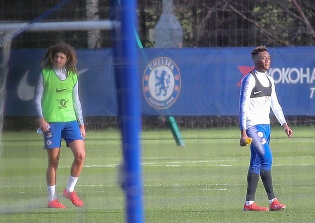 Sau giông bão, Sarri vẫn 'bình yên vô sự' trên sân tập Chelsea - Bóng Đá