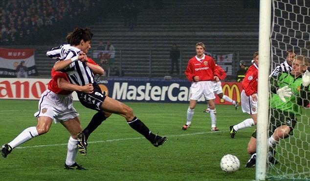 Solskjaer ghi bàn, huyền thoại M.U đả bại Bayern Munich tái hiện cú ăn 3 - Bóng Đá