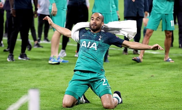 HLV Pochettino giơ ngón tay cái sau trận thắng - Bóng Đá