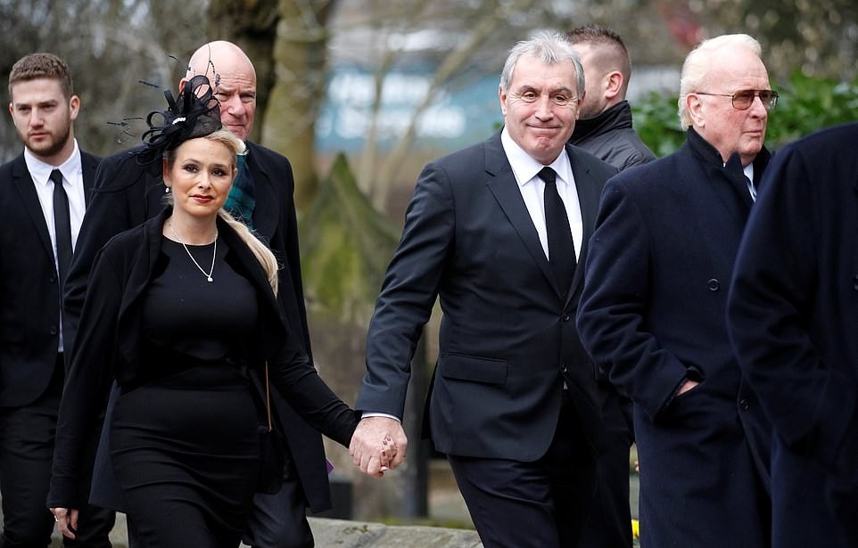 Nhiều danh thủ tề tựu lễ tang Gordon Banks - Bóng Đá