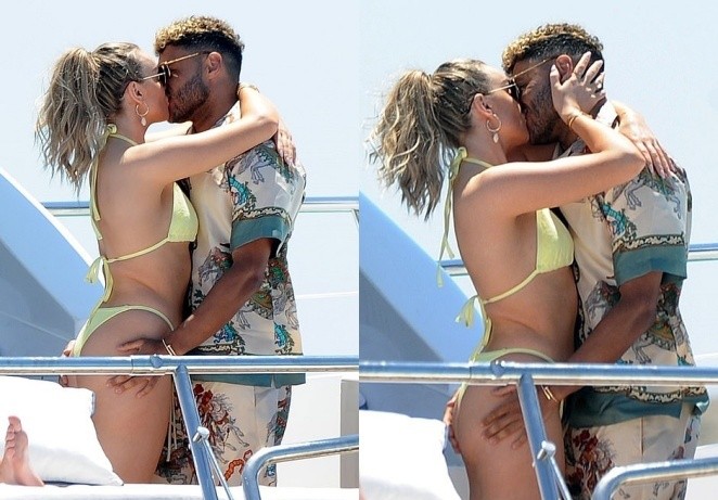 Mừng vô địch, sao Liverpool chạm vùng nhạy cảm của bạn gái bốc lửa - Bóng Đá