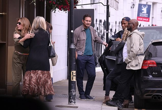 XONG! Có mặt ở London, Lampard sắp thay thế Sarri - Bóng Đá