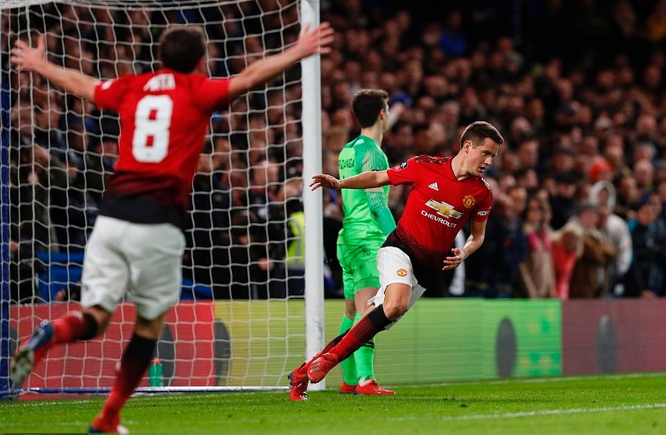 Trên khán đài, Sir Alex phản ứng ra sao khi M.U đè bẹp Chelsea? - Bóng Đá