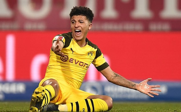 Sẩy chân trước đội bét bảng, Dortmund chỉ còn hơn Bayern 3 điểm - Bóng Đá