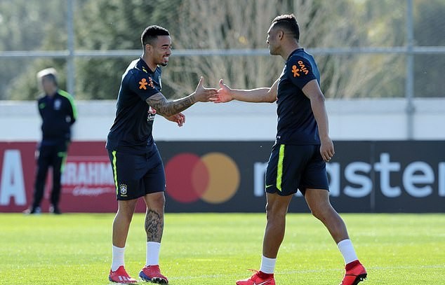 Cạnh tranh với Ederson, Allison khá nghiêm túc trên sân tập Brazil - Bóng Đá