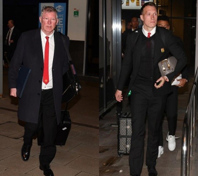 Ảnh Man Utd trở về từ Barcelona - Bóng Đá