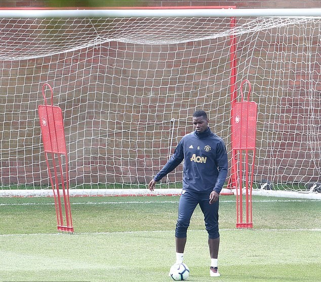 Another day, another Real Madrid player unveiling... Ferland Mendy arrives at Santiago Bernabeu - Bóng Đá