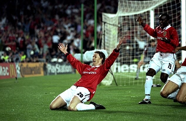 Man Utd lộ áo đấu mới - Bóng Đá