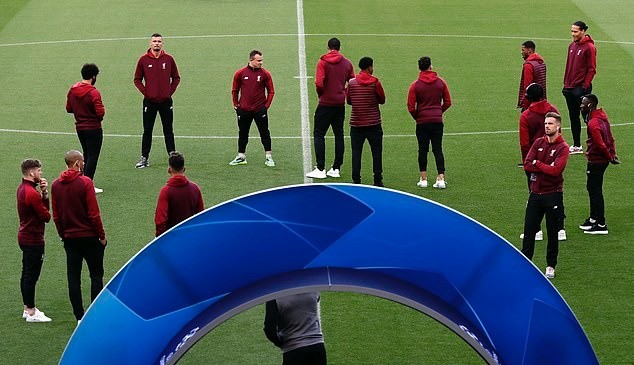 'Bình yên trước bão' - Dàn sao Liverpool rảo bước tại Camp Nou - Bóng Đá