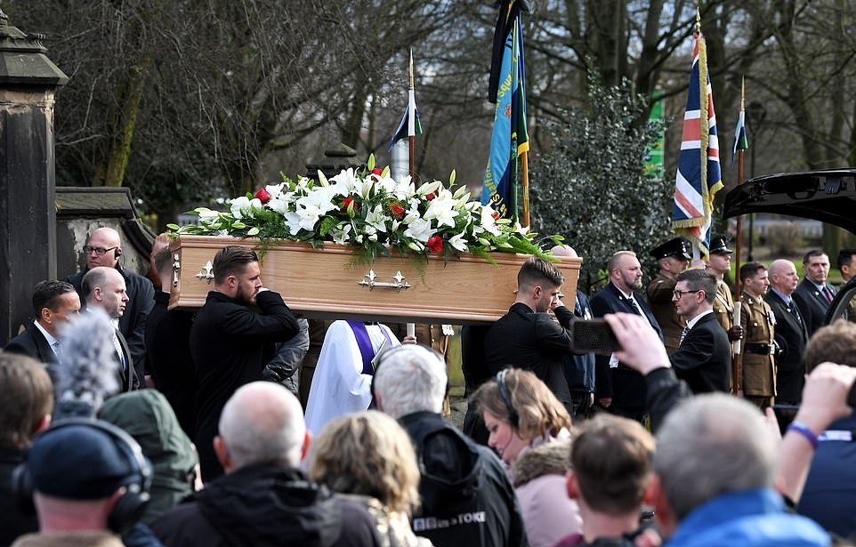 Nhiều danh thủ tề tựu lễ tang Gordon Banks - Bóng Đá