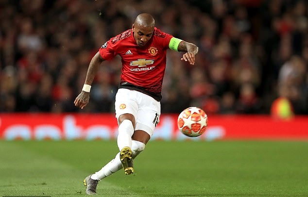 Man Utd còn chờ gì không bán đi 'thảm họa' - 32 lần mất bóng, 11 cú tạt không trúng đích - Bóng Đá