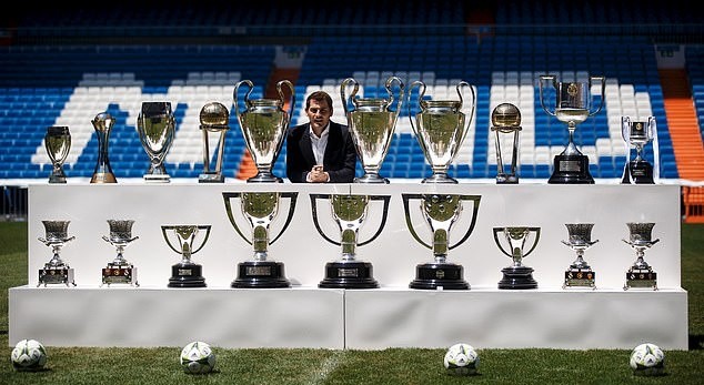 Casillas nhập viện, rất nhiều lời chúc tốt đẹp được gửi tới anh - Bóng Đá