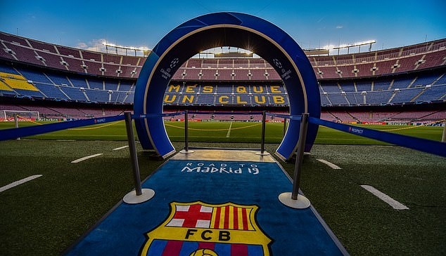 'Bình yên trước bão' - Dàn sao Liverpool rảo bước tại Camp Nou - Bóng Đá