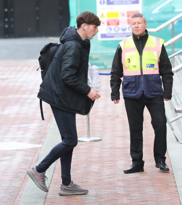Ảnh Man Utd tới khách sạn - Bóng Đá
