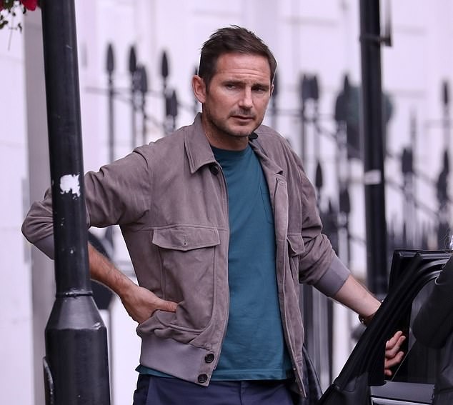 XONG! Có mặt ở London, Lampard sắp thay thế Sarri - Bóng Đá