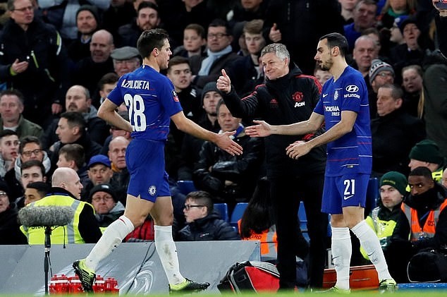 Sau giông bão, Sarri vẫn 'bình yên vô sự' trên sân tập Chelsea - Bóng Đá