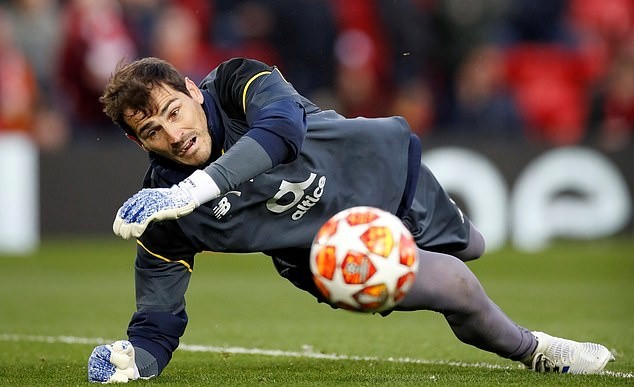 Casillas nhập viện, rất nhiều lời chúc tốt đẹp được gửi tới anh - Bóng Đá