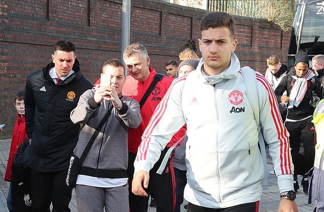 Ảnh Man Utd di chuyển tới London - Bóng Đá