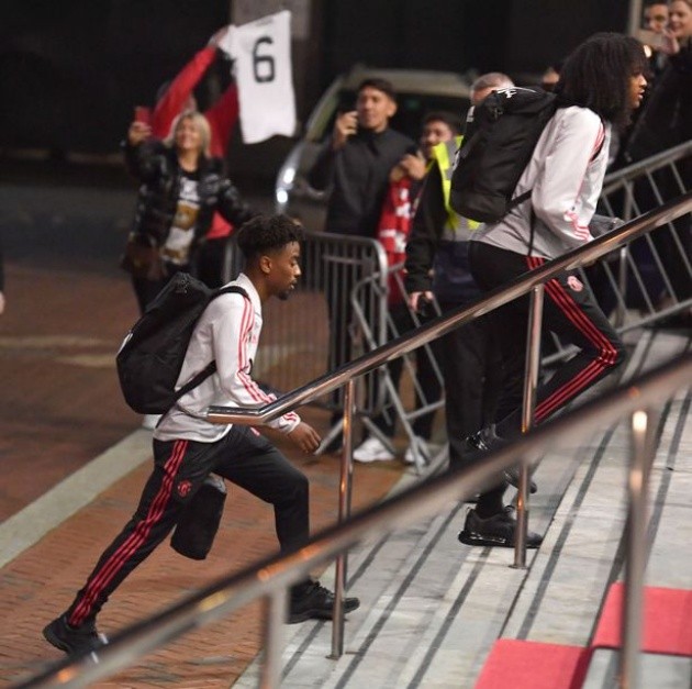 Silva đáng bị thẻ đỏ? - Bóng Đá