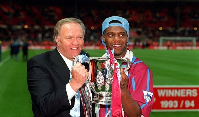 Sir Alex bảo đó là điều không tưởng nhưng Man City của Pep sắp đạt được - Bóng Đá