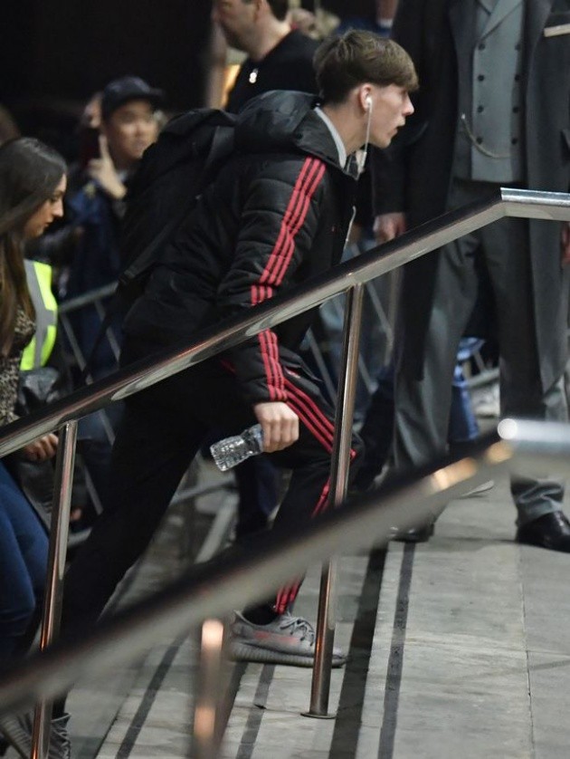 Silva đáng bị thẻ đỏ? - Bóng Đá