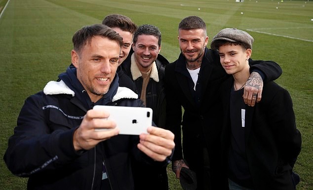 David Beckham ra dáng ông chủ Salford City  - Bóng Đá