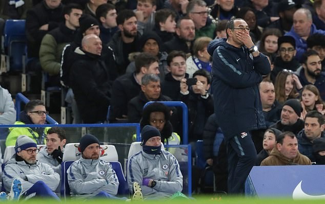 Sau giông bão, Sarri vẫn 'bình yên vô sự' trên sân tập Chelsea - Bóng Đá