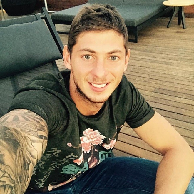 Gia đình ngập trong nước mắt đưa tiễn Sala - Bóng Đá