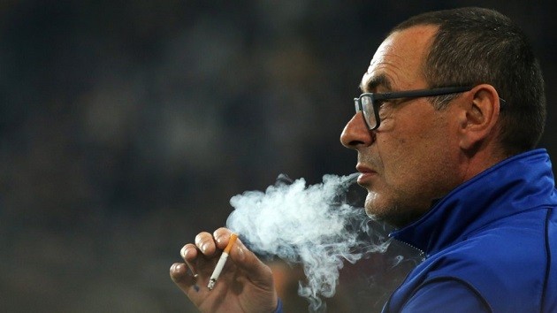 48h nữa, Sarri sẽ đến Turin kèm theo quà ra mắt; Arsenal và Man Utd đại chiến vì sao 