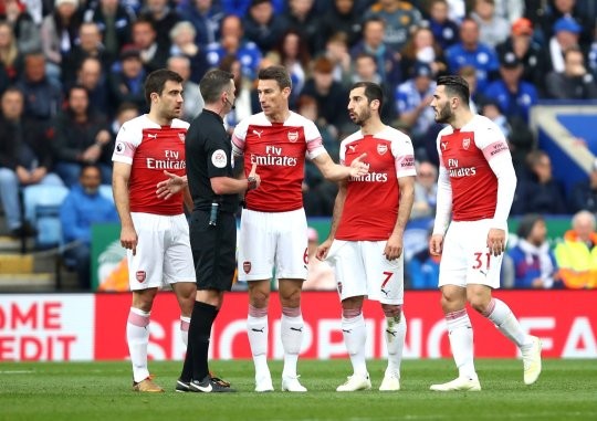 Emery phá vỡ kỷ lục đáng buồn của Wenger - Bóng Đá