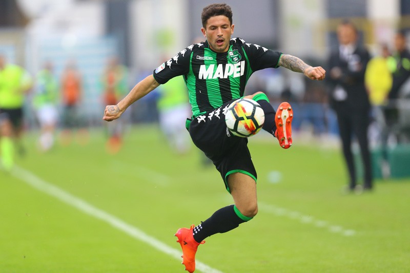 AC Milan dẫn đầu cuộc đua giành tiền vệ Sassuolo - Bóng Đá