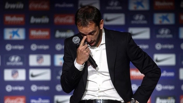 Ảnh Godin chia tay Atletico - Bóng Đá