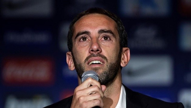 Ảnh Godin chia tay Atletico - Bóng Đá