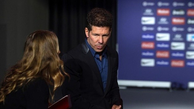 Ảnh Godin chia tay Atletico - Bóng Đá