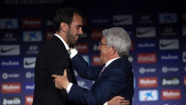 Ảnh Godin chia tay Atletico - Bóng Đá