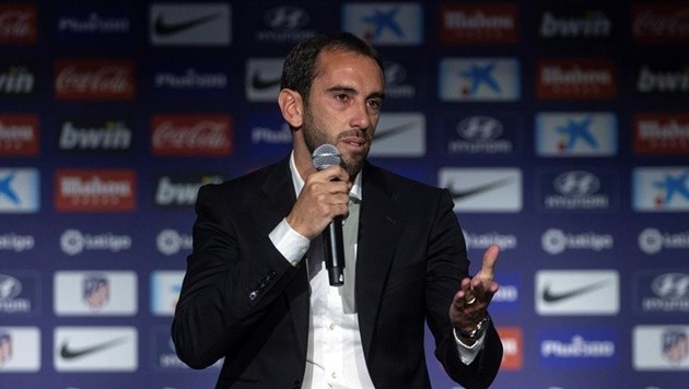 Ảnh Godin chia tay Atletico - Bóng Đá