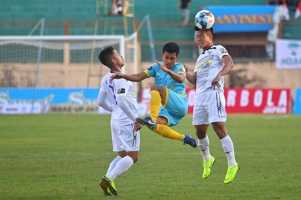 Tân HLV Lee Tae Hoon sẽ vá lỗ thủng hàng thủ HAGL như thế nào ? - Bóng Đá